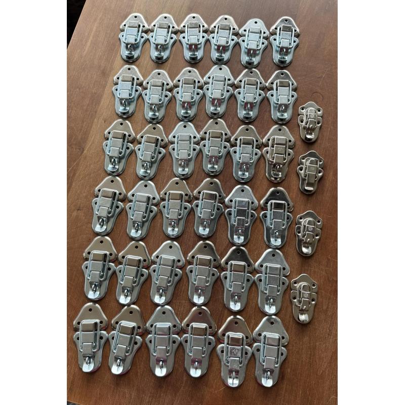 Flightcase-materiaal: 36x opbouwslot groot en 4x klein